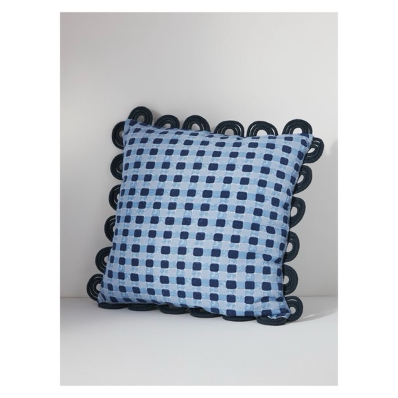 NWOT Anthropologie Gingham Scalloped Capri Pillow in NavySize 20x20
